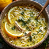 Mediterrane Hühnchensuppe mit Zitrone