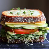 Frischer Gemüse-Sandwich mit Avocado und Tomaten